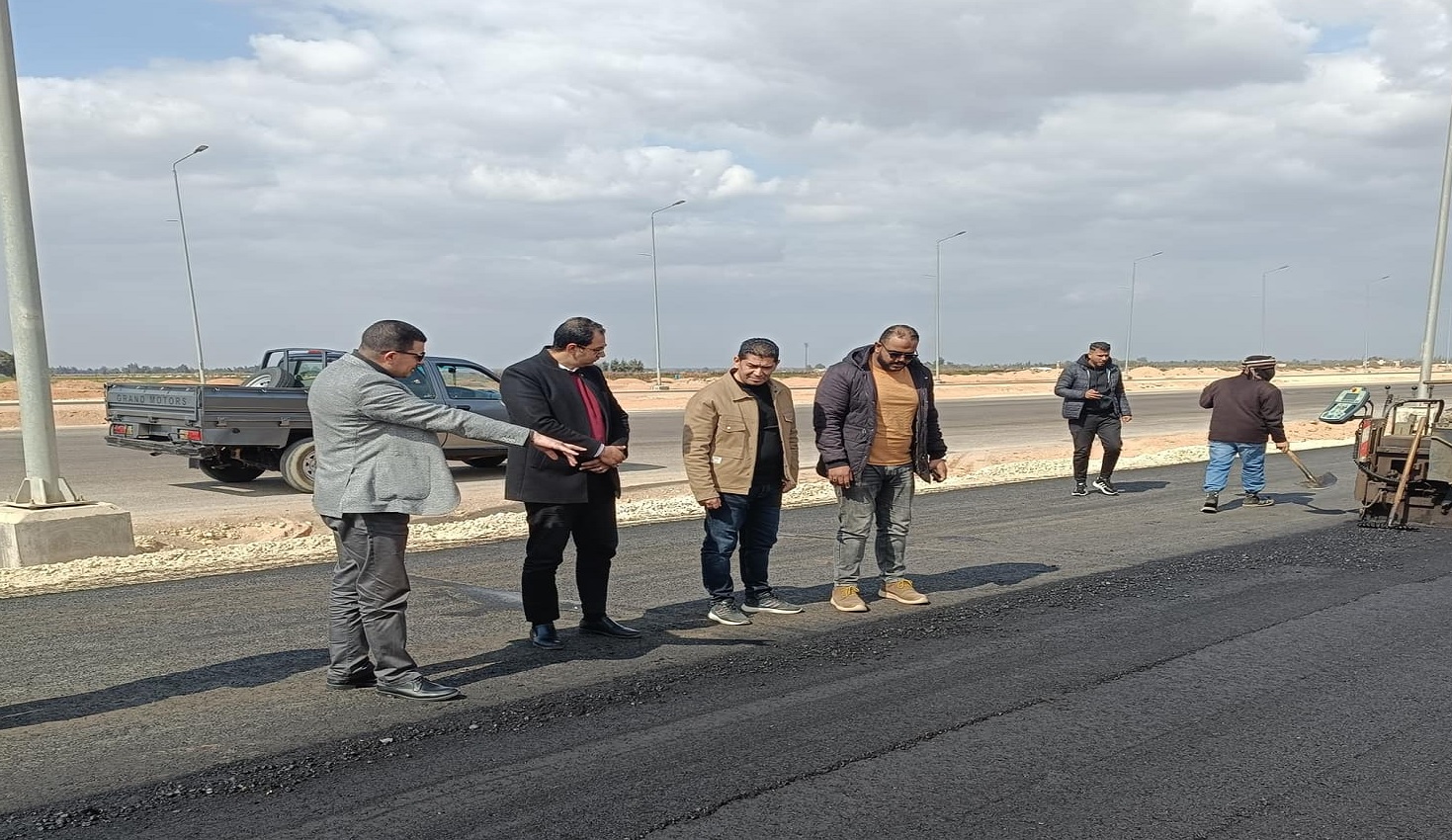 الشربيني يوجه بدفع تنفيذ مشروعات المرافق والطرق بمدينة سفنكس الجديدة